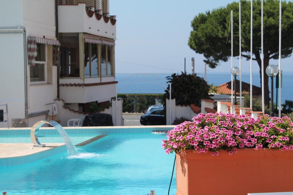 Hotel Ariston Montecarlo Sanremo Esterno foto